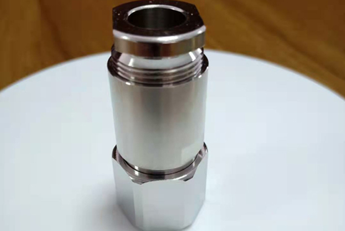 Type N RF Connector M J400